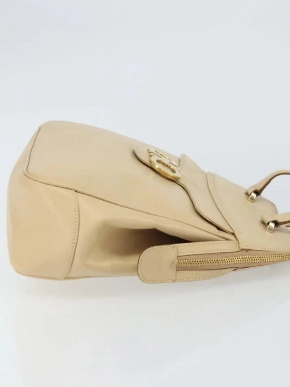 Salvatore Ferragamo Gancini Shoulder Bag Leather Beige Gold Auth 161430
